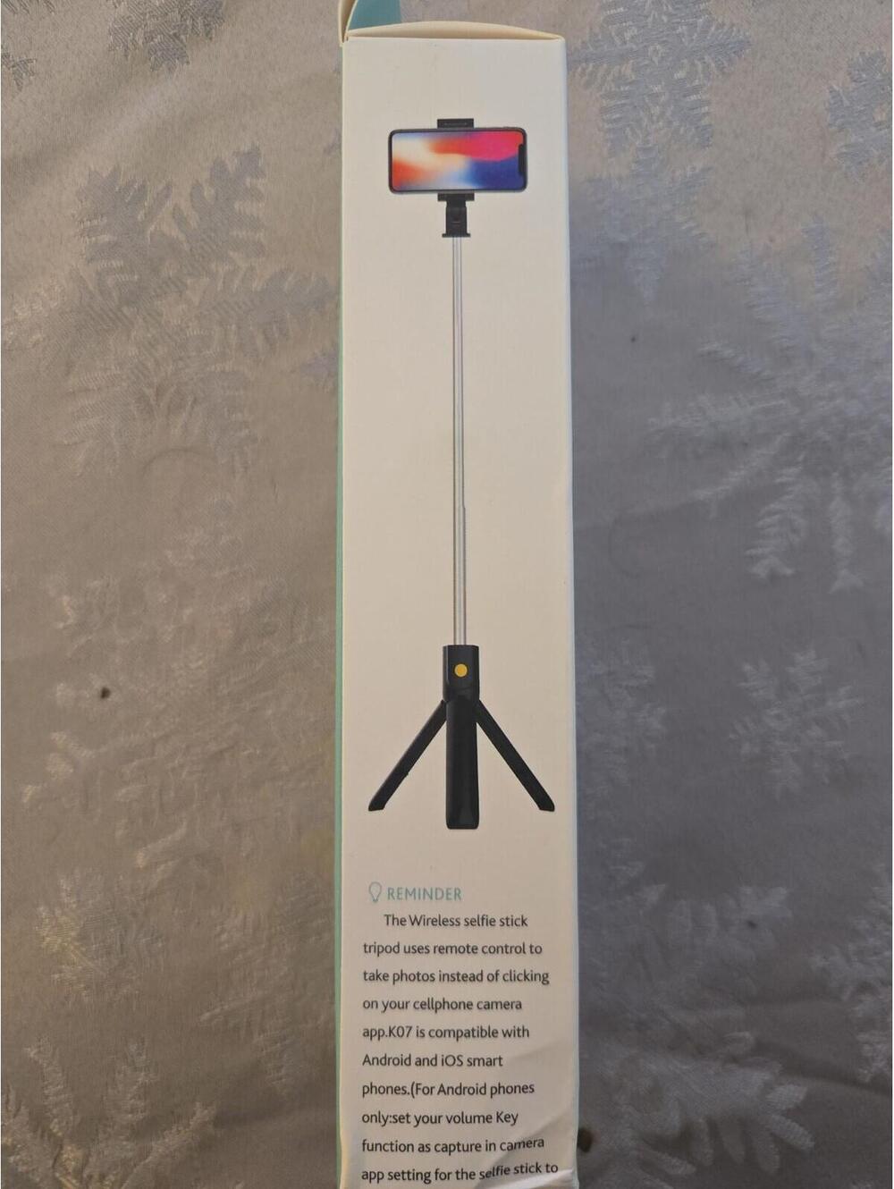 K07 Bluetooth Selfie Stick Integrated Tripod - Picture 3 of 4